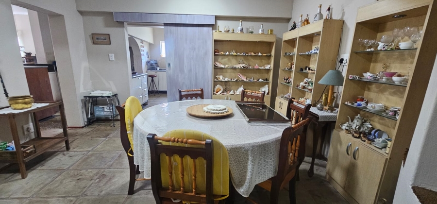 7 Bedroom Property for Sale in Middedorp Western Cape